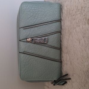 Jessica Simpson wallet